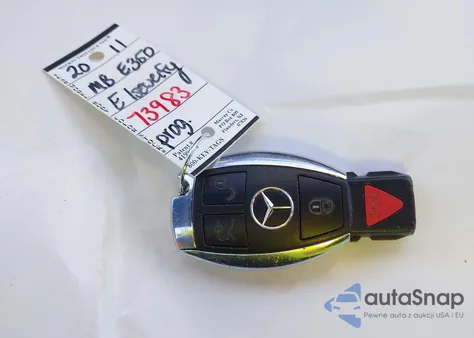 2011 Mercedes-Benz E 350 4Matic z USA, uszkodzony, nr VIN WDDHF8HB3BA365295